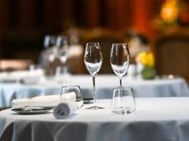 Roher Fisch wird zum Problem: Sterne-Restaurant bekommt miese Wertung bei Hygiene-Check