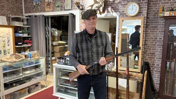 Andreas Lohner ist einer der letzten (legalen) Waffenhändler in Hamburg