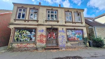 Messie-Haus in Pinneberg: Immobilienfirma stoppt Verkauf des Schandflecks