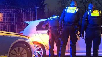 nach wilder verfolgungsjagd: fluchtwagen kollidiert mit streifenwagen