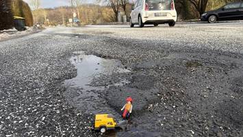 Ausmaß der Frostschäden wird sichtbar: Kurzfristige Vollsperrung auf A25 nötig