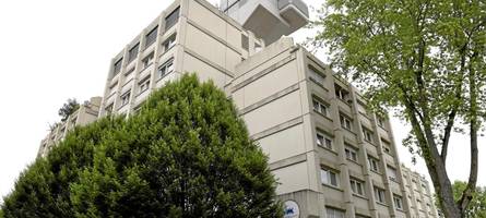 Großeinsatz wegen Brand: Feuerwehr rettet mehrere Menschen aus Augsburger Hochhaus