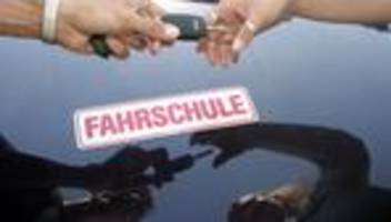 Mobilität: Flaute bei Fahrschulen wegen geplanter Führerschein-Reform