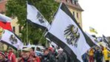 Rechtsextremismus: Rechtsextremisten und Reichsbürger besitzen Tausende legale Waffen