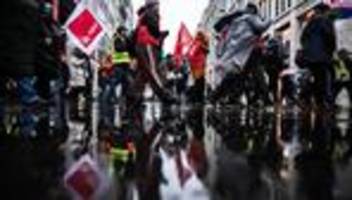 Tarifverhandlungen: Gewerkschaft ruft zu Warnstreiks an Schulen auf