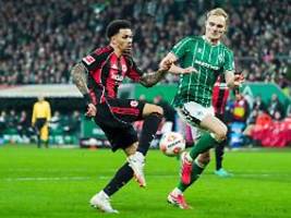 Kristensen blutet heftig: Wilde Wendungen bei Werder: Knauff rettet Frankfurt das Remis