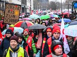 Straßenreinigung teils betroffen: Verdi will Warnstreiks im öffentlichen Dienst deutlich ausweiten