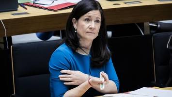 berlins bildungssenatorin rudert zurück: ddr-geschichte bleibt wohl pflichtstoff