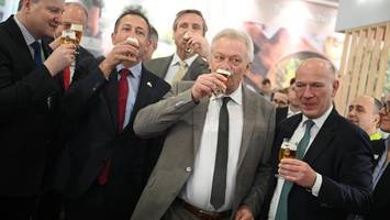 politik-prominenz beim eröffnungsrundgang auf der grünen woche