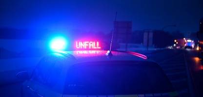 Hamburg-Wilhelmsburg: Lok kollidiert mit Linienbus – ein Toter, zehn Verletzte