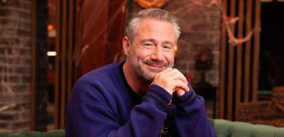 Sasha: Sänger bringt sein Kind mangels Führerschein mit Golfcart zur Schule