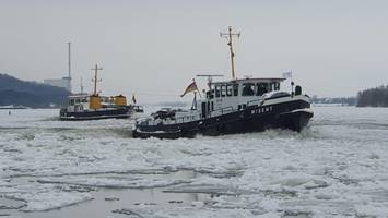 elbuferpromenade gesperrt: 14 meter dickes eis sorgt für probleme