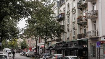 Überfall auf Geschäft – Polizei fahndet mit Großaufgebot und Hubschrauber