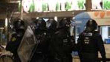 Demonstrationen: Rivalisierende linke Gruppen demonstrieren in Leipzig