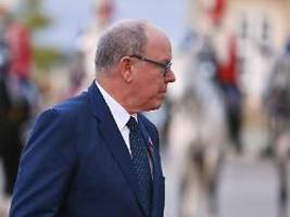 bei geplantem eingriff : fürst albert ii. bekommt stiche am kopf und im gesicht