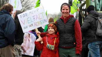 Demo zur Grünen Woche – Landwirtin aus Berlin: „Ist nicht die Realität“