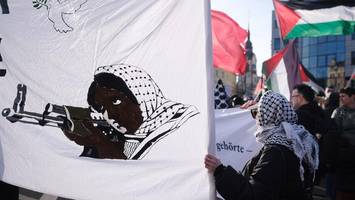 linke gruppen protestieren in leipzig – mdr-journalist geschlagen