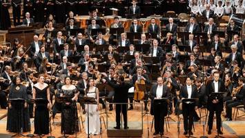 Philharmoniker: Im Wirbel aus Glaube, Liebe und kosmischer Vision