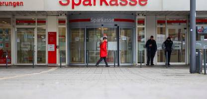 gelsenkirchen: wochenlange vernehmungen nach millionencoup in sparkasse - polizei mietet büroräume an