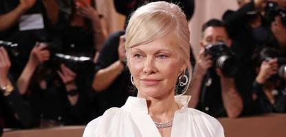 Golden Globes 2026: Pamela Anderson fühlte sich »etwas unwohl« in Seth Rogens Gegenwart