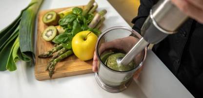 stabmixer, standmixer und spiralrührer im test: empfehlungen für hobbyköche 2026