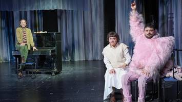 Berührendes Porträt eines Mannes, der nicht erwachsen werden will