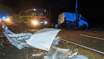 mann stirbt bei verkehrsunfall mit kleintransporter in dierstorf