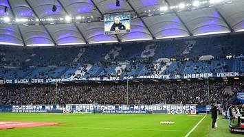 großes fan-plakat nach kuntz-aus – auch profis reagieren erstmals