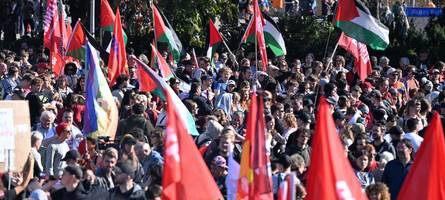 Streit um Israel und Gaza: Wenn Linksextremisten mit Islamisten gegen Linksextremisten marschieren