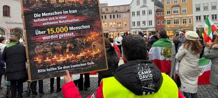 Angst um Familien im Iran: Augsburger Demonstranten fordern internationales Eingreifen