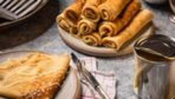 Blini mit gezuckerter Kondensmilch: Erst mit Pfannkuchen ist der Sonntag perfekt