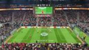 Hallenfußball: Hummels lässt BVB-Legenden jubeln - Robben läuft spät heiß