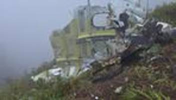 Suchteams unterwegs: Toter nach Flugzeugabsturz in Indonesien gefunden