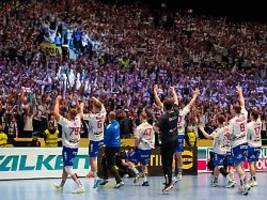 Färöer feiern ersten EM-Sieg: Insel liegt brach, Tausende drehen bei Handball-Wahnsinn durch