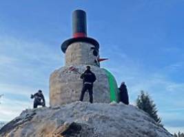 Lars der Große: Giga-Schneemann im Harz errichtet