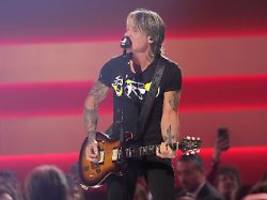 wenige wochen nach scheidung : keith urban soll schon mit neuer freundin zusammenleben