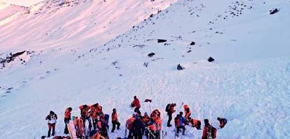 lawinen-gefahr in Österreich: acht menschen sterben bei skitouren