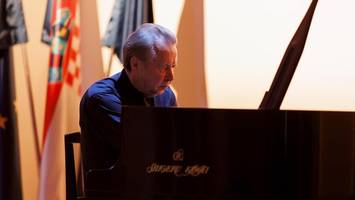 elbphilharmonie: rachmaninows raritäten und ein pianist, der dirigiert