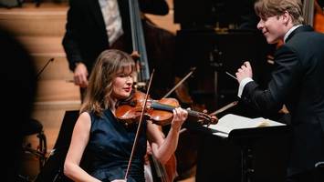 geburtstagsüberraschung für dirigent klaus mäkelä in der elbphilharmonie