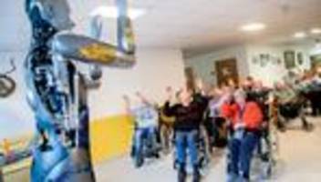 forschung zu robotik-akzeptanz: fitness mit ameca – können roboter in der pflege helfen?