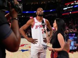 deutsche ikone scherzt: kevin durant schnappt sich sein idol dirk nowitzki