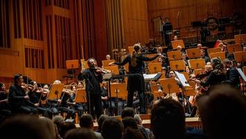 ein virtuoses violinkonzert, das mit einer zeichentrickserie spielt
