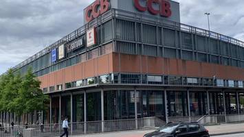 polizeieinsatz bei kaufland: vier männer greifen sicherheitsdienst an