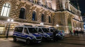 angriff auf teilnehmer von iran-mahnwache – polizei nimmt personen in gewahrsam