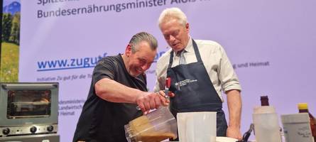 Zu gut für die Tonne: Minister und Starkoch brutzeln gegen Lebensmittelverschwendung