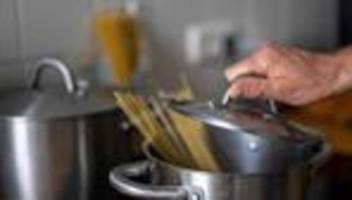 Kurioses: Eindringling am Herd: Unbekannter kocht nachts Nudeln