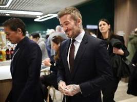 familienstreit mit brooklyn: david beckham schweigt in davos - ex-assistentin nicht