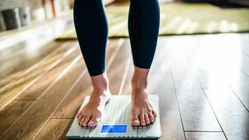 Übergewicht erkennen mit Körperfettwaage: Vermeiden Sie diese Fehler beim Messen