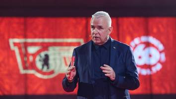 Union Berlin feiert sich selbst – und verlängert den Vertrag mit Trimmel