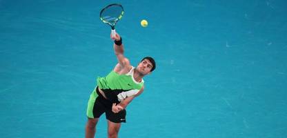 Australian Open: Novak Djokovic scherzt über Carlos Alcaraz' neue Aufschlagtechnik